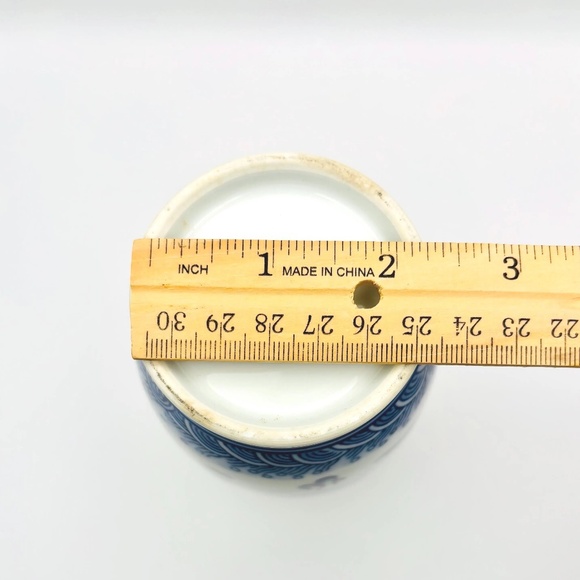 Chinese Blue and White Porcelain Vase With Dragon Design 8" - Picture 14 of 14